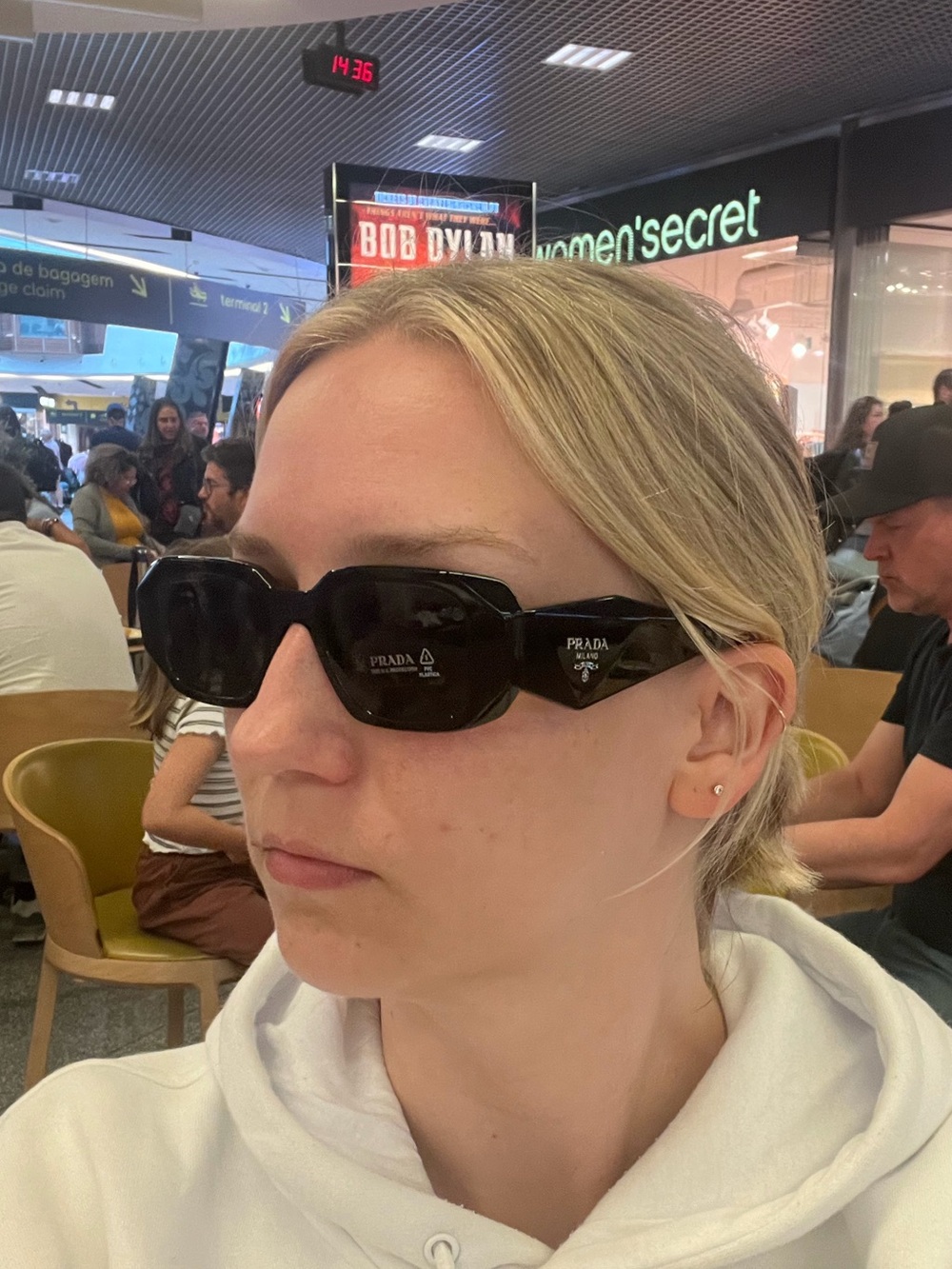 Prada PR 17WS Sunglasses - Excellent Condition - Picture 9 of 9